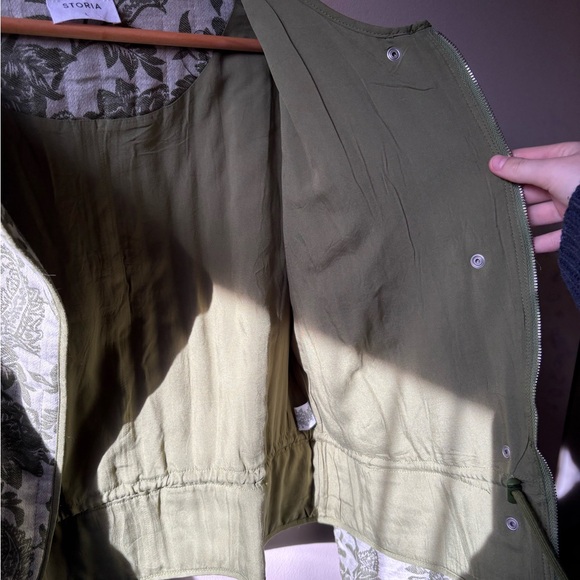 Floral Green Quilted Jacket - Picture 8 of 12